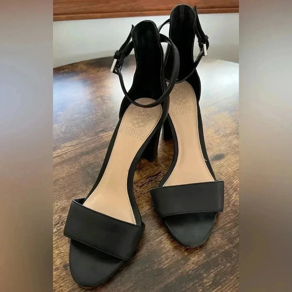 Vince Camuto | ladies block heel sandals. Size: 6.5​